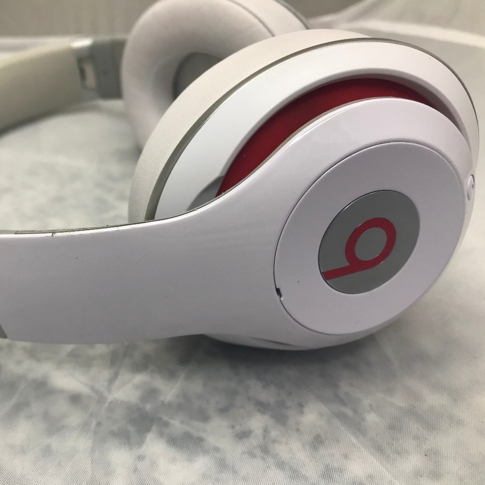 BEATS BY DR. DRE White Studio 2.0 Headphones Wired